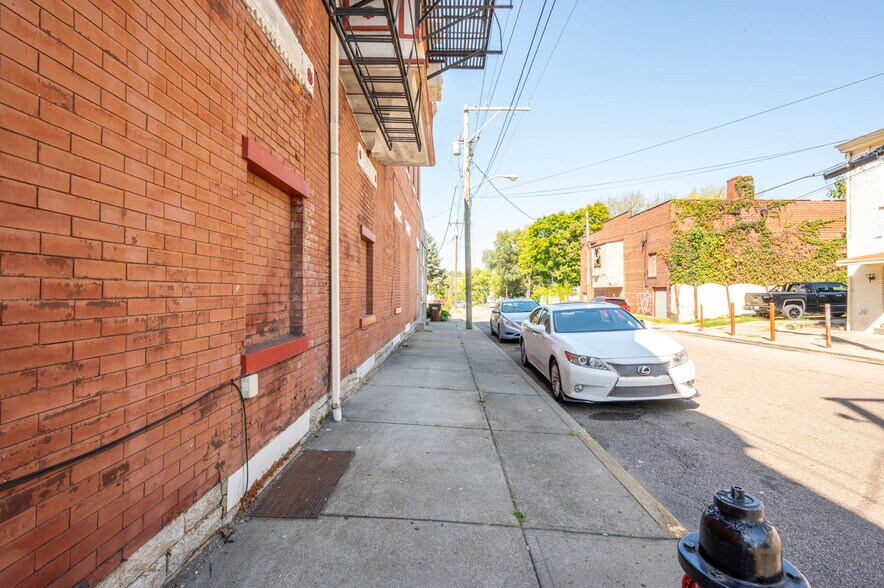 More Photos Of 6017-6019 Vine St, Cincinnati General Retail For Sale