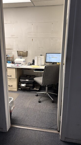 More Photos Of 445-453 Hempstead Tpke, West Hempstead Freestanding For Lease
