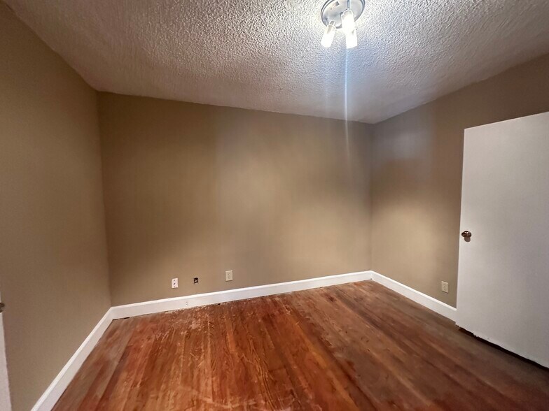 More Photos Of 3818 Summer Ave, Memphis Freestanding For Sale