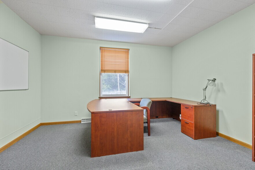 More Photos Of 7161 N 43rd St, Milwaukee Office For Sale