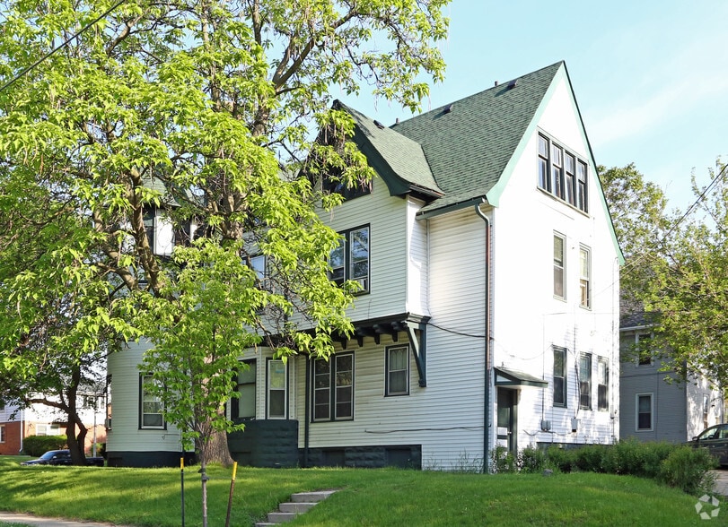 Primary Photo Of 924 S 19th St, Milwaukee Apartments For Sale