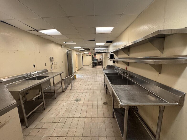 More Photos Of 2949 Dixie Hwy, Hamilton Restaurant For Lease