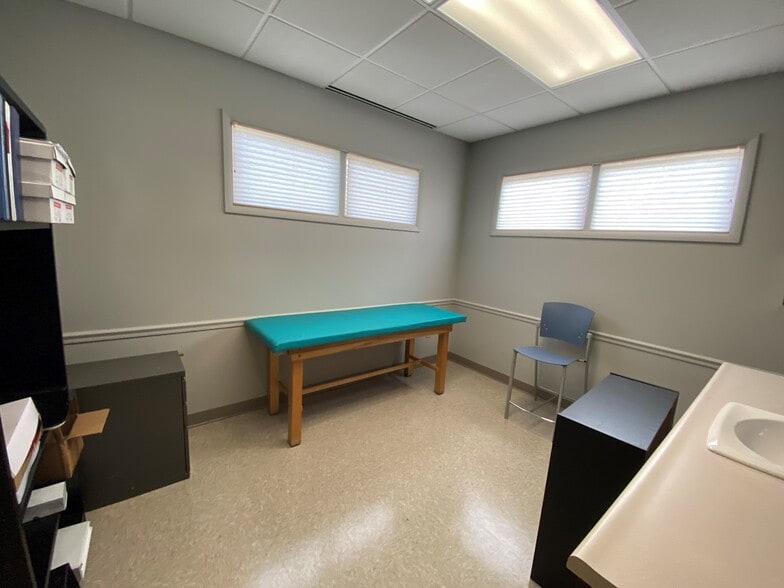 More Photos Of 505 Corporate Center Dr, Vandalia Medical For Lease