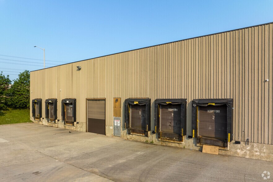 More Photos Of 1033 Jayson Ct, Mississauga Manufacturing For Sale