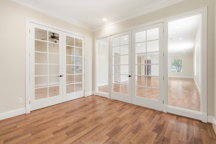 More Photos Of 11623 Spring Cypress Rd, Tomball Office For Sale