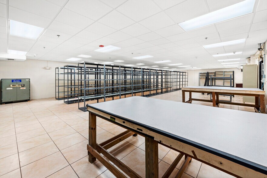 More Photos Of 2227 N Federal Hwy, Hollywood Office For Lease