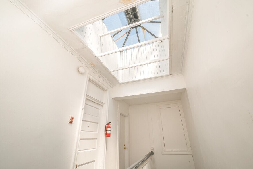 More Photos Of 837 Hollins St, Baltimore Apartments For Sale