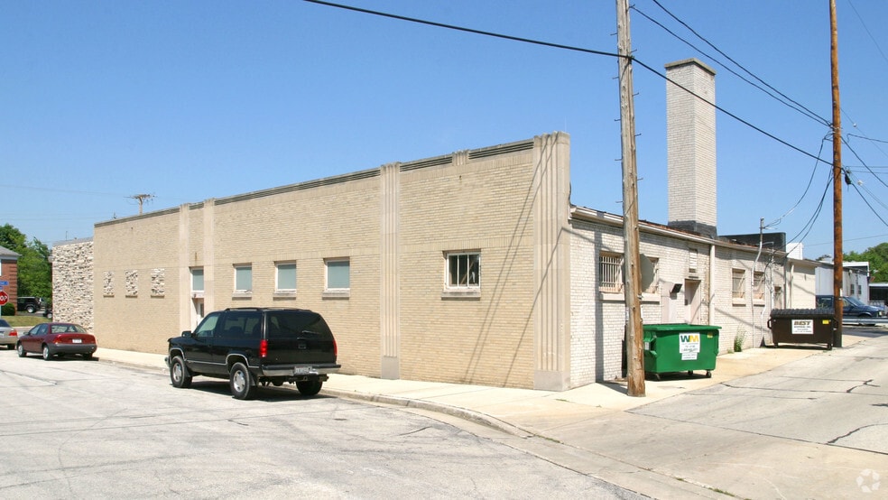 More Photos Of 6027 W Vliet St, Milwaukee Storefront Retail Office For Sale