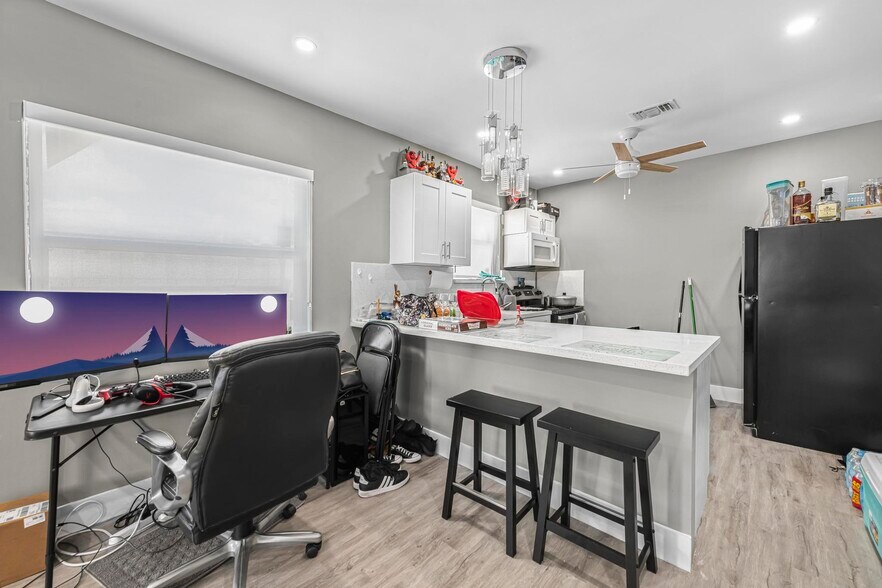 More Photos Of 3705 NW 35th Ave, Miami Industrial For Sale