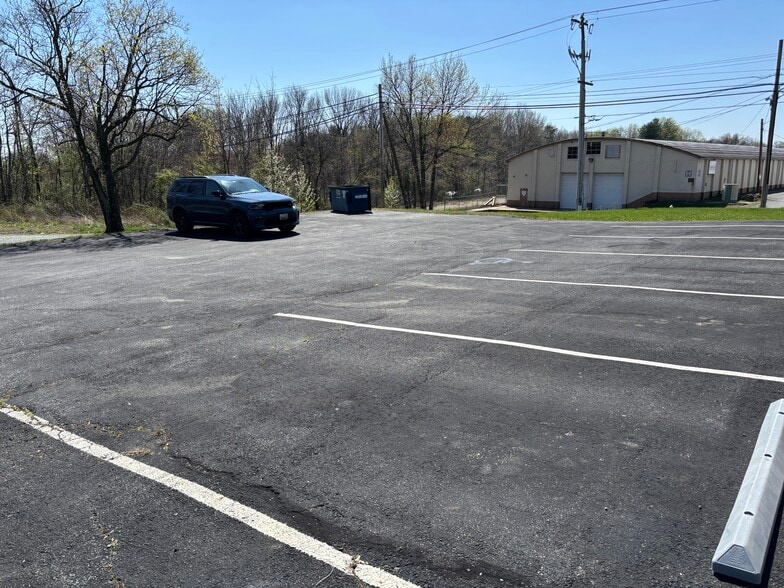 More Photos Of 95 N Leslie Rd, North East Office Residential For Lease