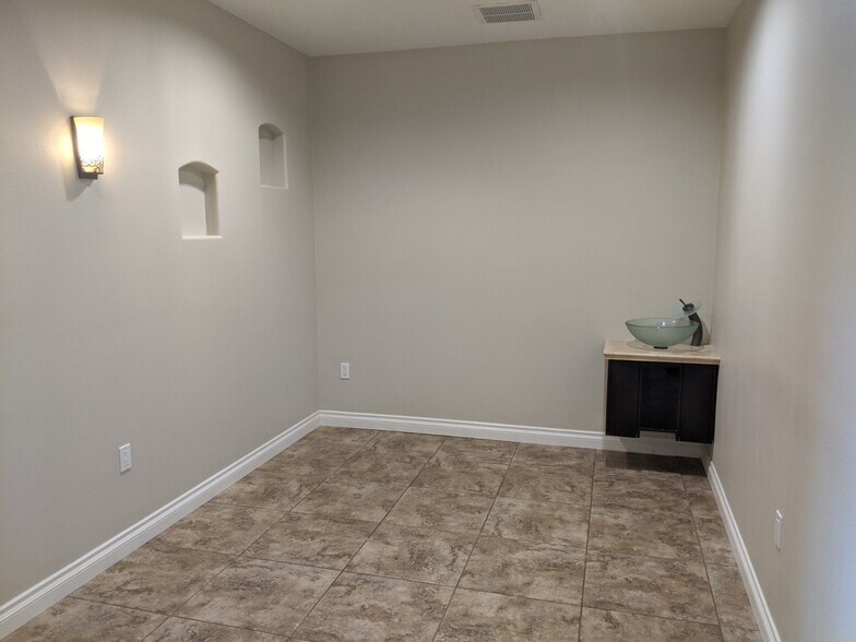 More Photos Of 18384-18450 Brookhurst St, Fountain Valley Unknown For Lease