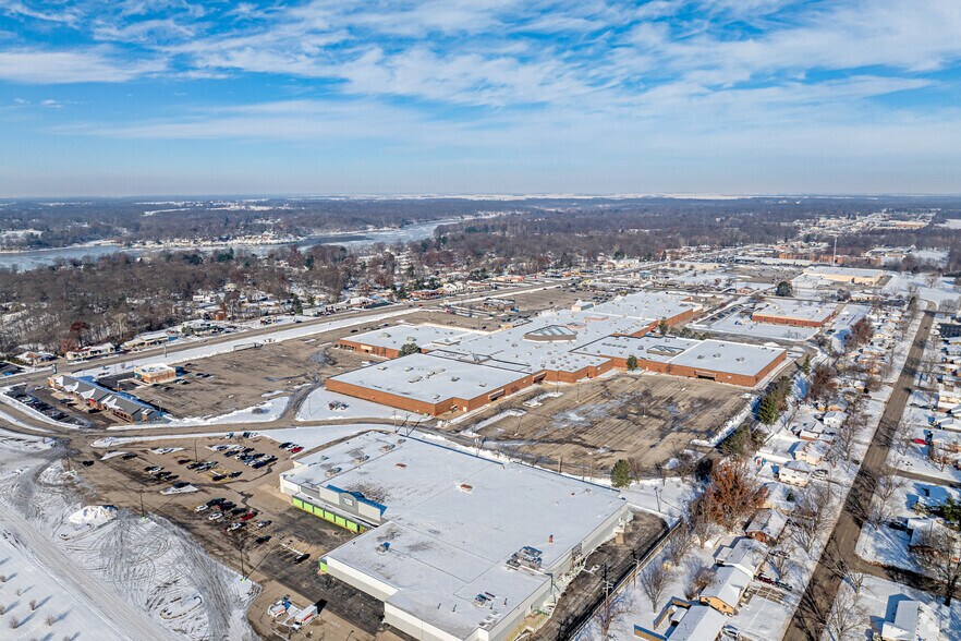 More Photos Of 2917 N Vermilion st, Danville General Retail For Sale