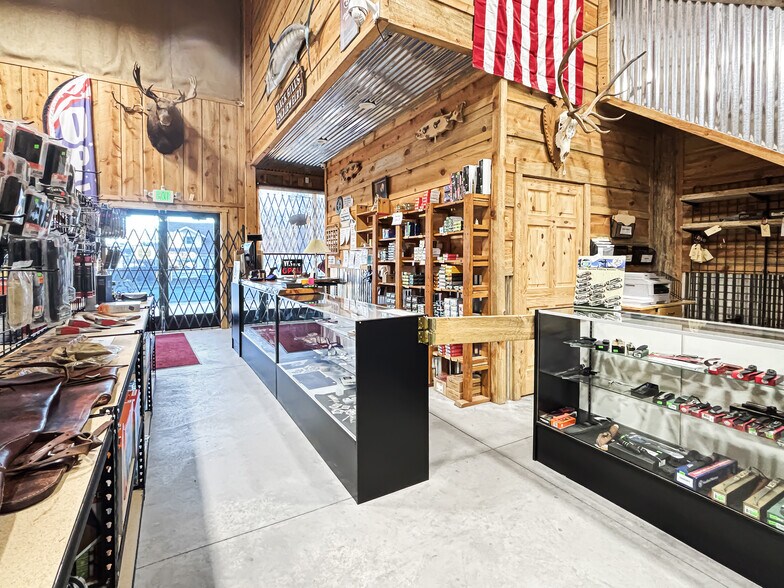 More Photos Of 350-352 E Bridge St, Hotchkiss Office For Lease