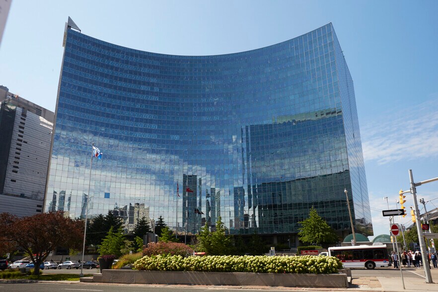 More Photos Of 700 University Ave, Toronto Office For Lease