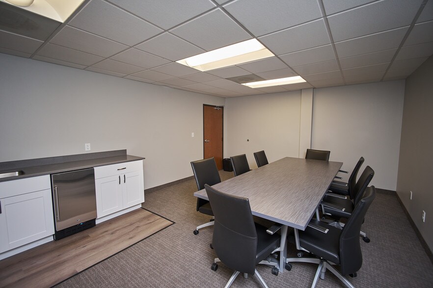 More Photos Of 8406 Sterling St, Irving Light Distribution For Lease