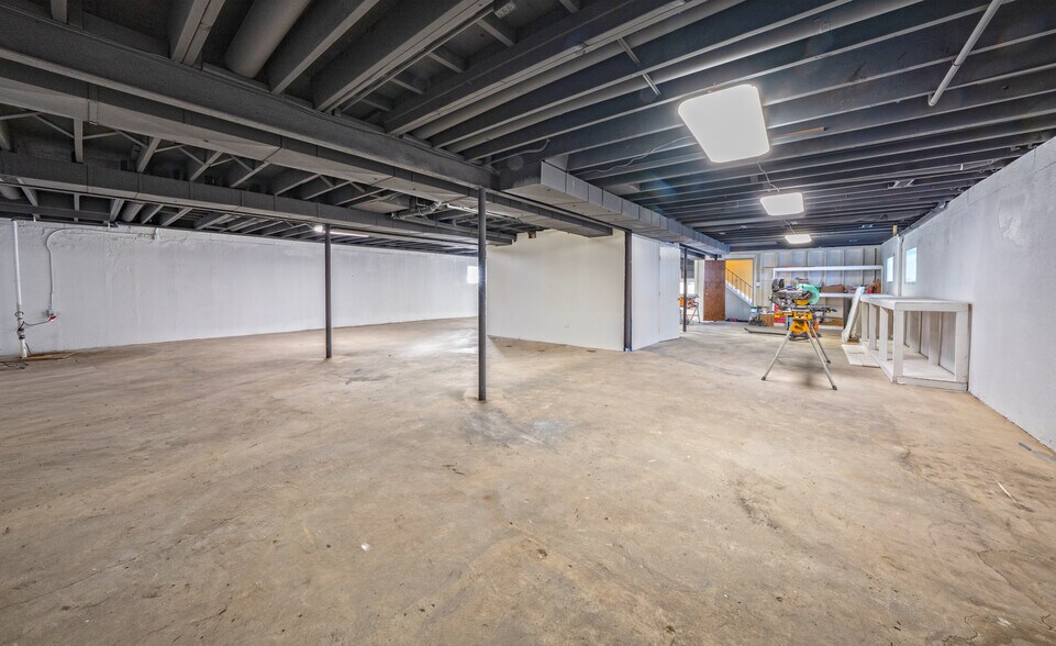 More Photos Of 1095 W Huron St, Waterford Medical For Lease