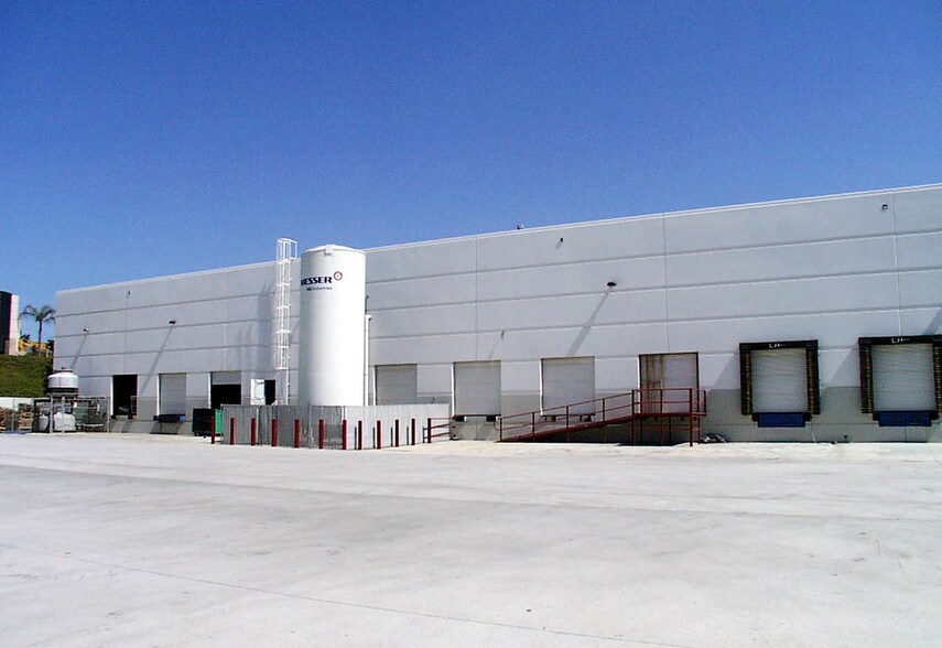 More Photos Of 520 Corporate Dr, Escondido Warehouse For Lease