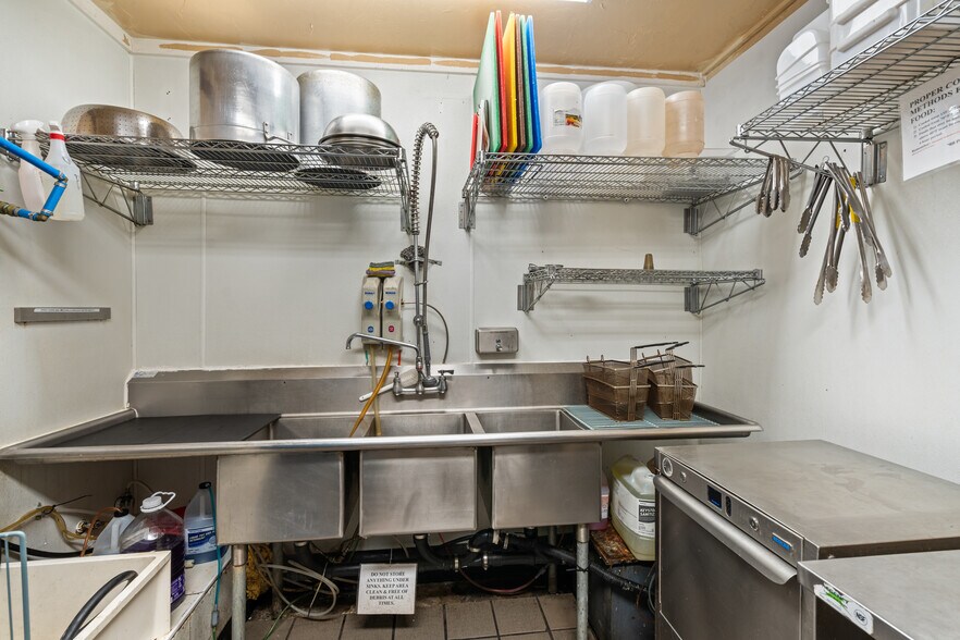 More Photos Of 401 Oak St, Brookings Specialty For Sale