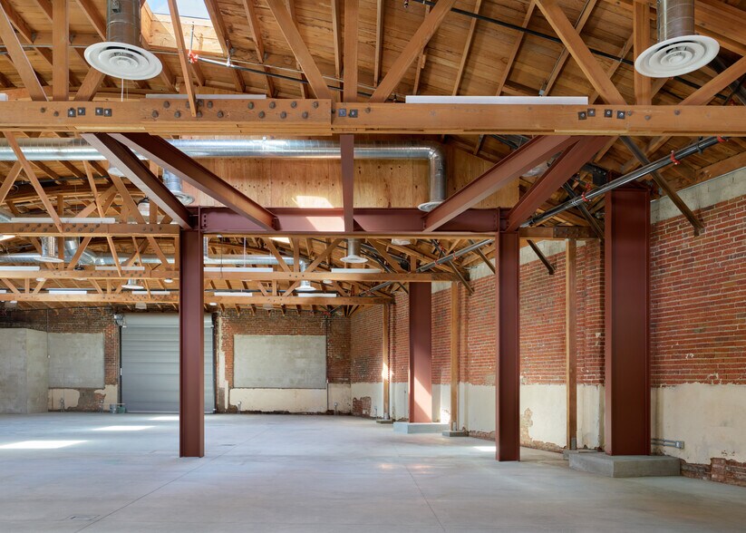 More Photos Of 407 Molino St, Los Angeles Showroom For Lease