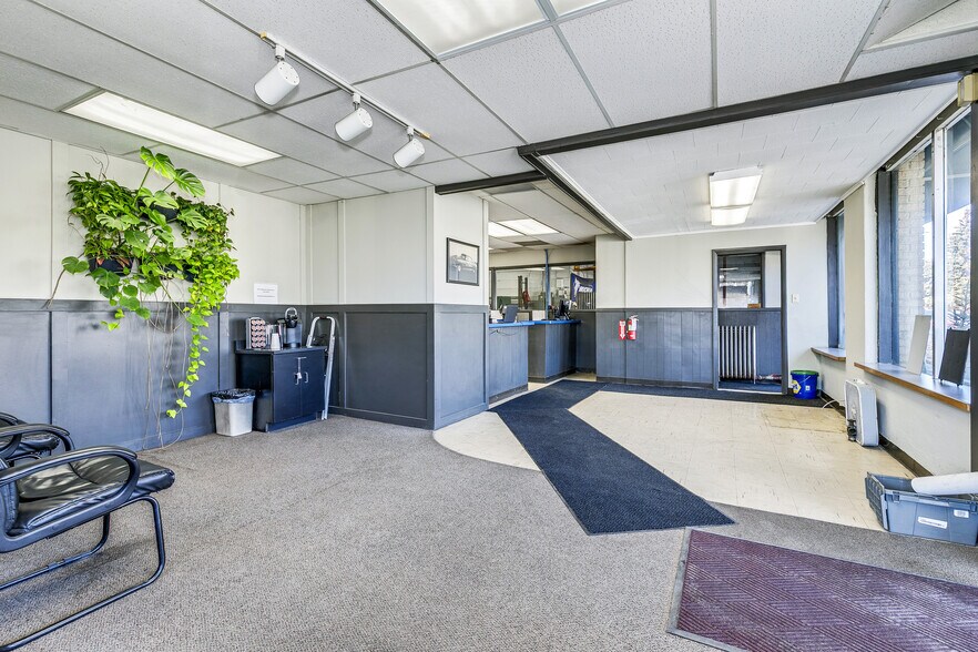 More Photos Of 3610 Lyndale Ave S, Minneapolis Auto Repair For Sale