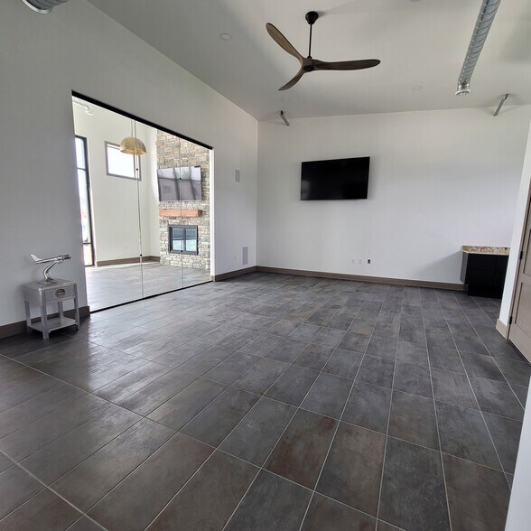 More Photos Of 2975 Heartland Dr, Grand Forks Flex For Sale