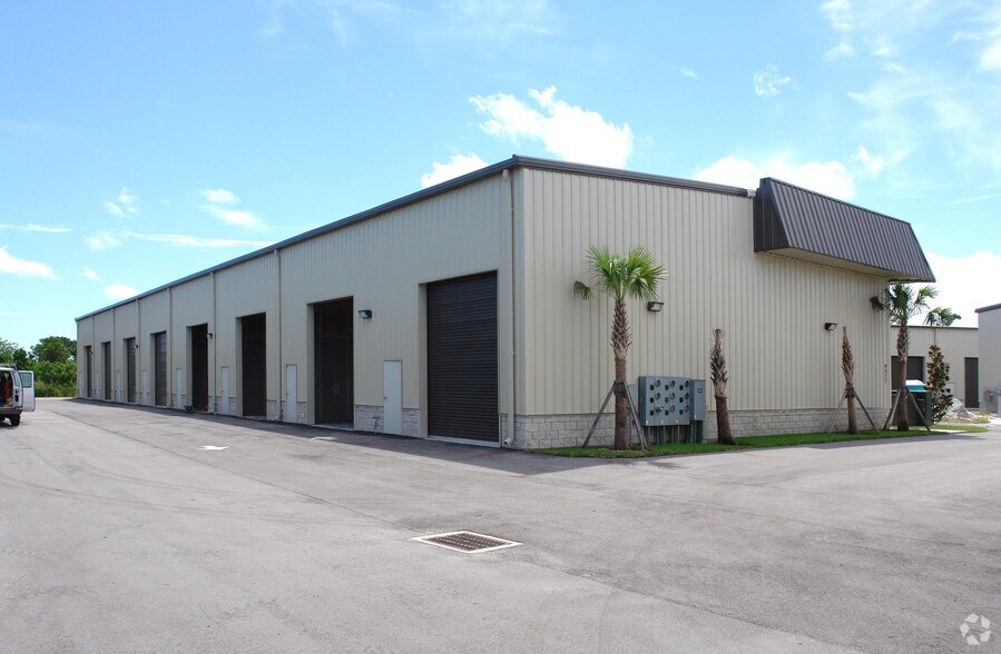 More Photos Of 9577 Gator Dr, Sebastian Warehouse For Lease