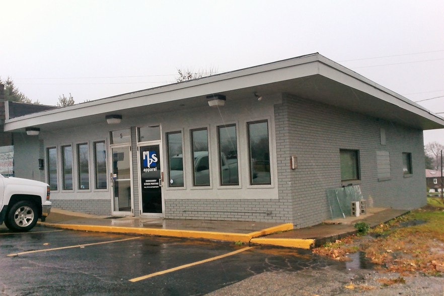 Primary Photo Of 3 W Hempfield Dr, Irwin Medical For Lease