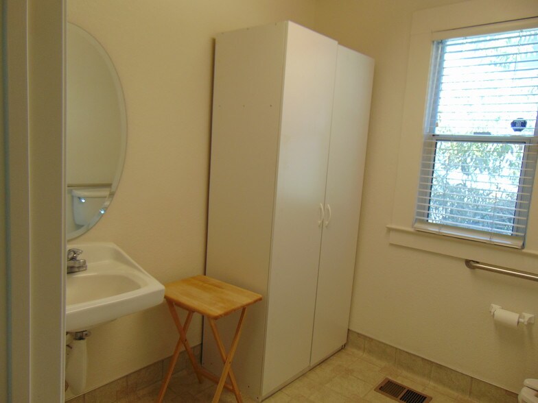 More Photos Of 920 W Main St, Visalia Coworking Space