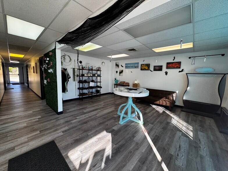 More Photos Of 2304-2320 S Locust St, Grand Island Storefront For Lease