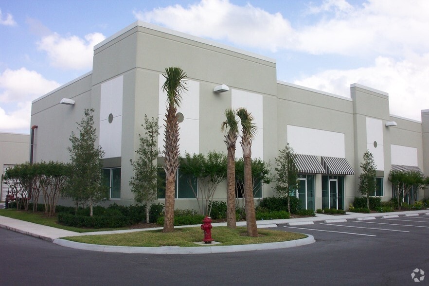 Primary Photo Of 571 NW Mercantile Pl, Port Saint Lucie Light Manufacturing For Lease