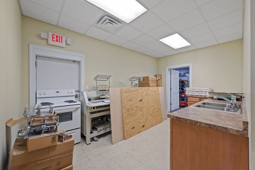 More Photos Of 441 Kinston Hwy, Richlands Office For Sale