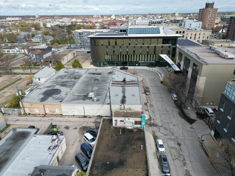 More Photos Of 330 Elgin Av, Winnipeg Industrial For Sale