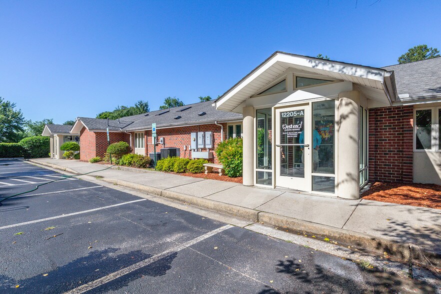 More Photos Of 12205 Gayton Rd, Richmond Office For Lease
