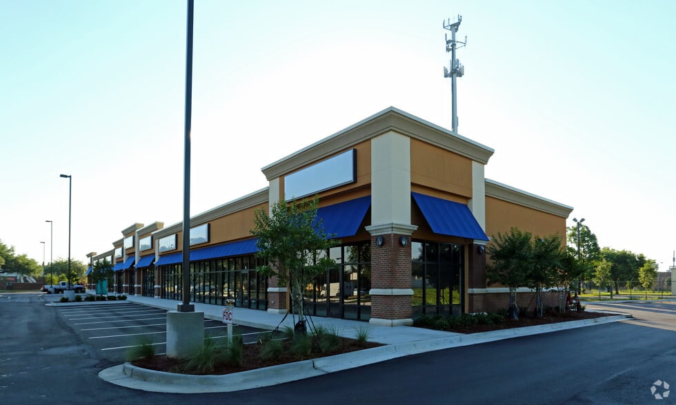 More Photos Of 350 N Broad St, Mobile Storefront For Lease