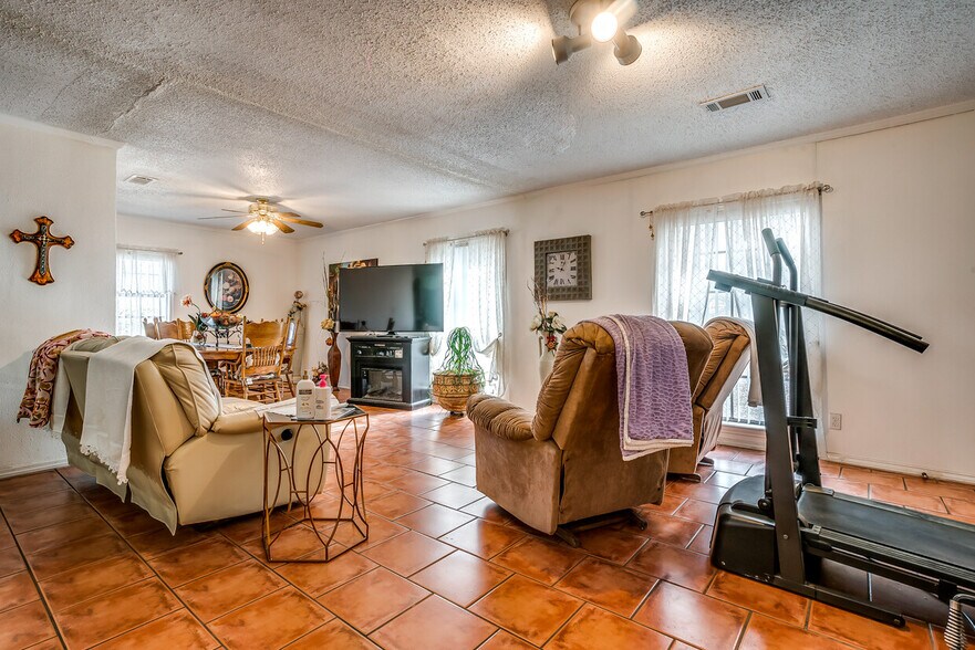 More Photos Of 14330 S Highway 281, Santo Trailer Camper Park For Sale