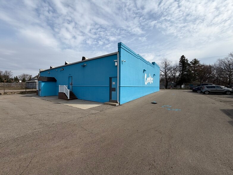 More Photos Of 2712-2720 Portage St, Kalamazoo Freestanding For Lease