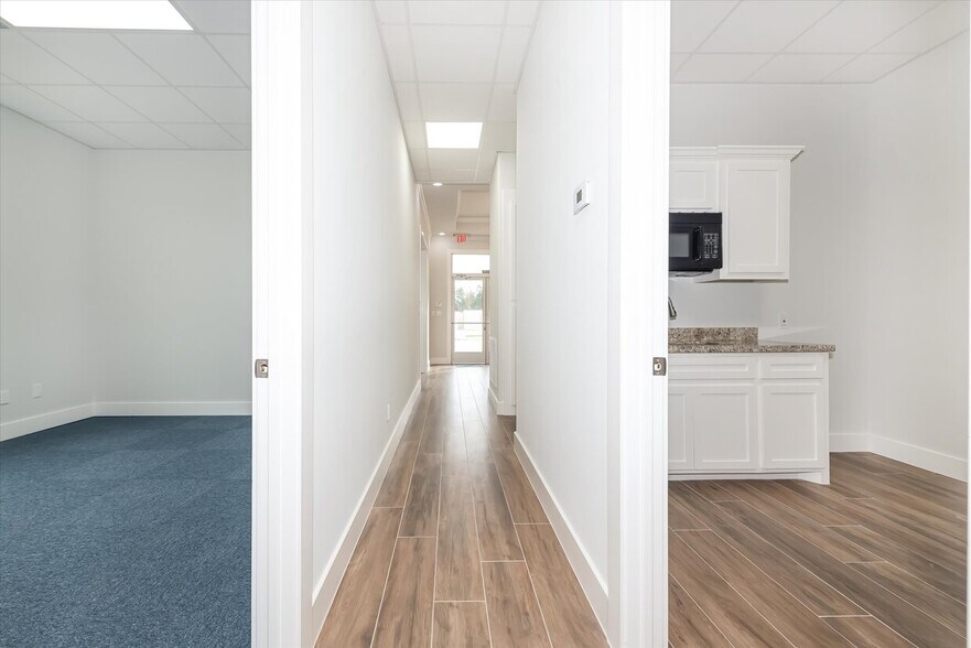 More Photos Of 14547 Lake Business Dr, Conroe Medical For Lease