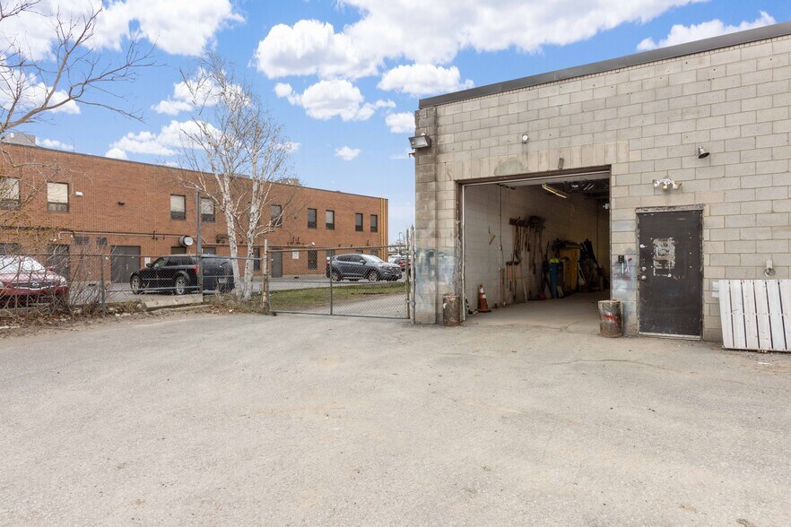 More Photos Of 7 Enterprise Ave, Ottawa Warehouse For Lease