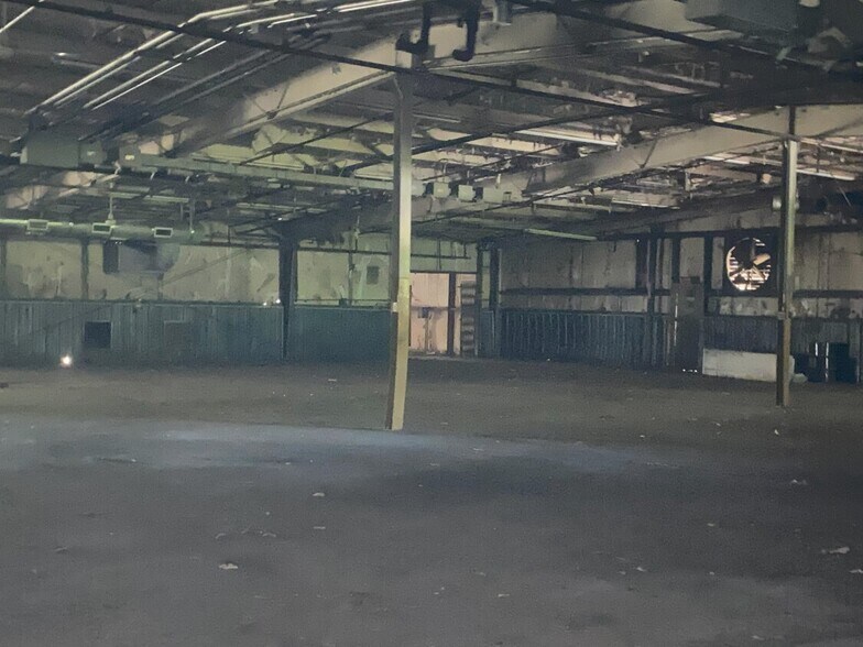 More Photos Of 422 Bay St, Heidelberg Manufacturing For Lease