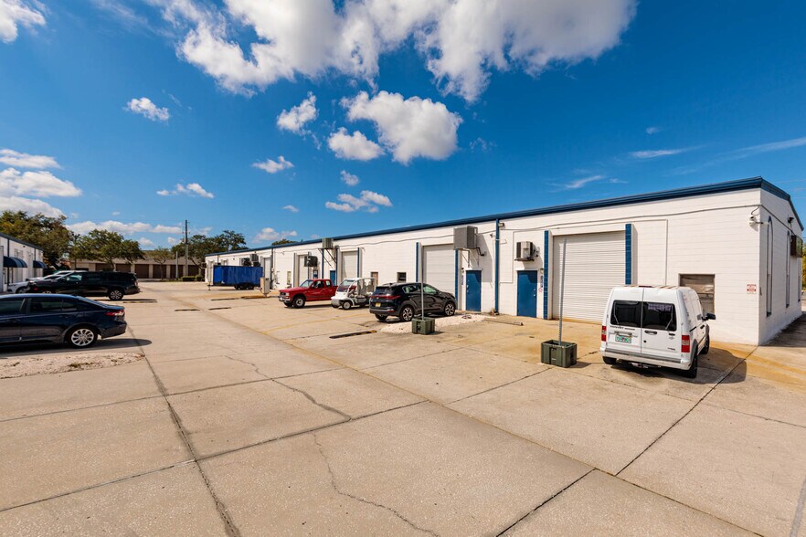 More Photos Of 12505 66th St N, Largo Warehouse For Lease