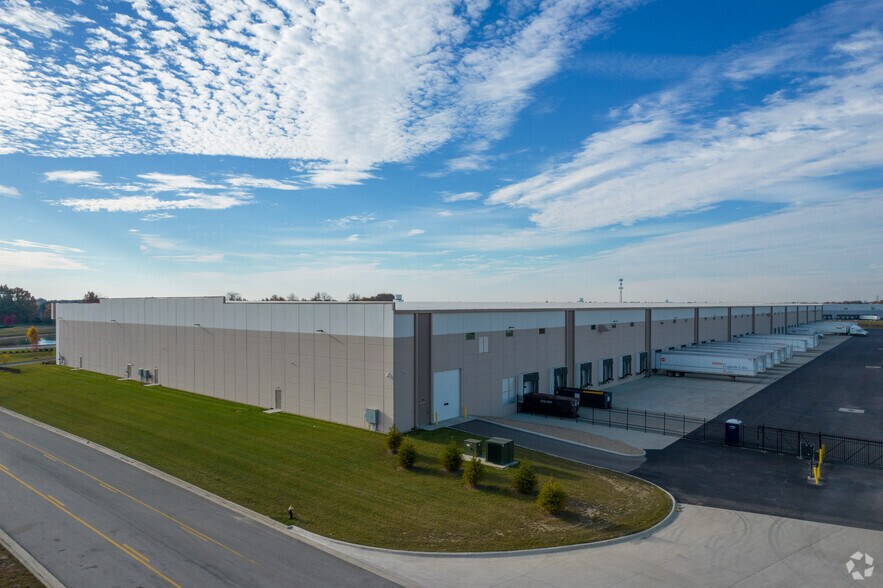 More Photos Of 5275 Centerpoint Pky, Groveport Distribution For Lease