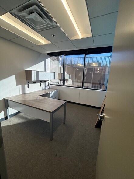 More Photos Of 4221 Wilshire Blvd, Los Angeles Loft Creative Space For Lease
