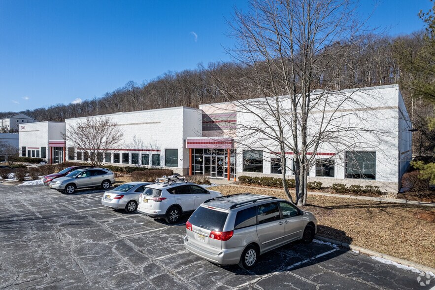 More Photos Of 300 Forge Way, Rockaway Flex For Lease