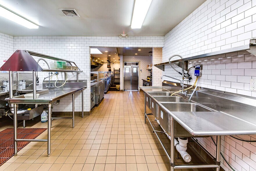 More Photos Of 74-A Montauk Hwy, East Hampton Restaurant For Lease