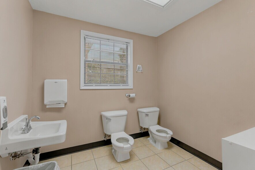 More Photos Of 3401 N Frazier St, Conroe Specialty For Sale