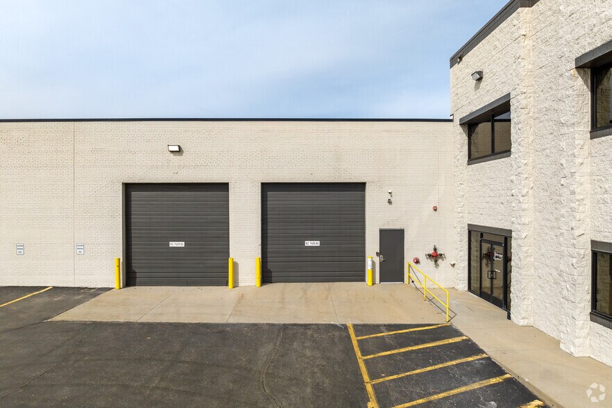 More Photos Of 27733 Groesbeck Hwy, Roseville Warehouse For Sale