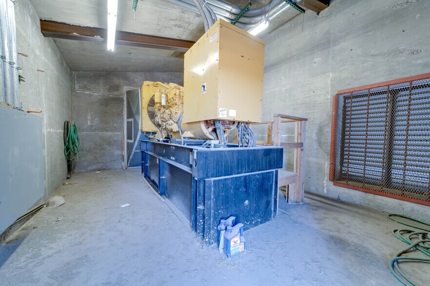 More Photos Of 101 S Jim Wright Fwy, White Settlement Office For Lease