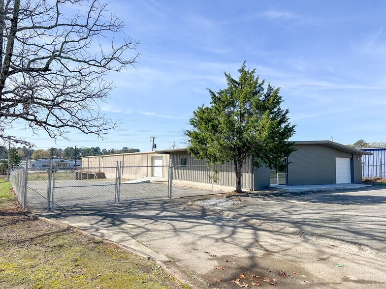 More Photos Of 4501 W 61st St, Little Rock Industrial For Sale