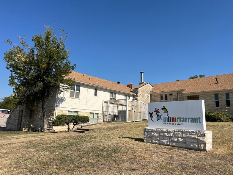 Primary Photo Of 2400 NW 24th St, Fort Worth Office For Sale