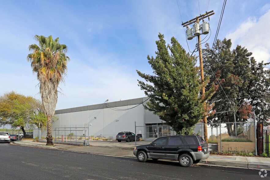More Photos Of 9420 Telfair Ave, Sun Valley Warehouse For Lease